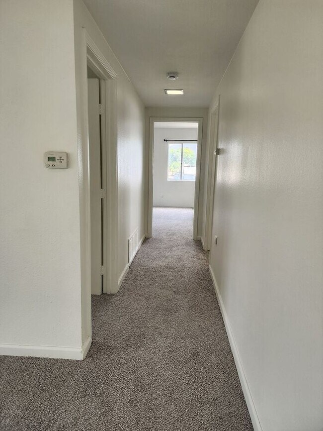 Foto del edificio - SPACIOUS 3BR / 2BA unit with Covered Parki...