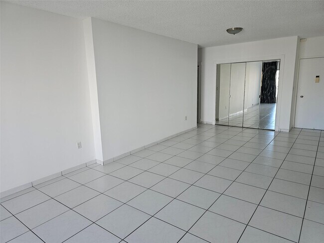 Foto del edificio - 500 Bayview Dr