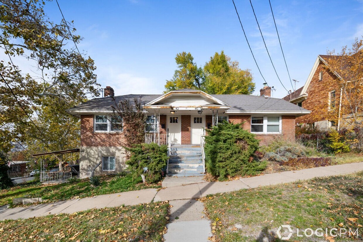 Primary Photo - Aspen Capitol Triplex