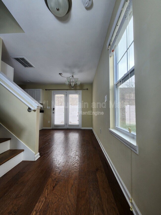 Foto del edificio - 19 Barnett Shoals Dr