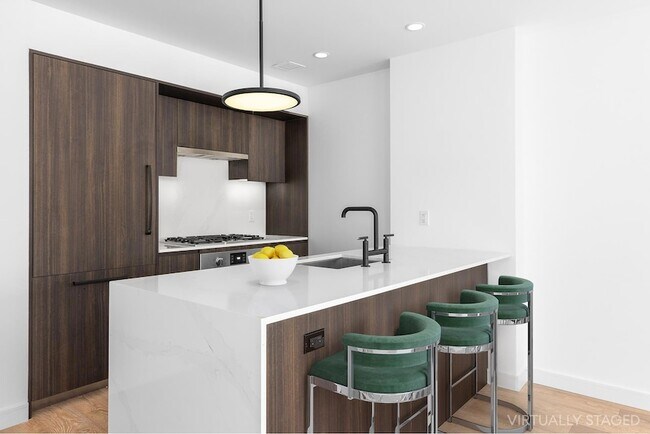 Building Photo - 111 Varick St