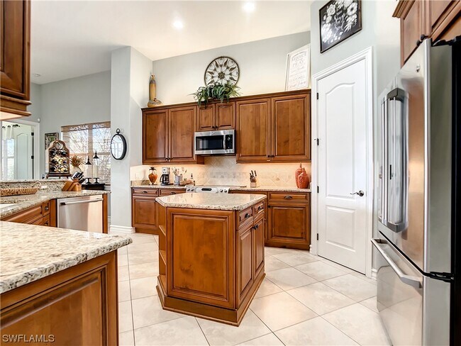 Building Photo - 14501 Carino Terrace