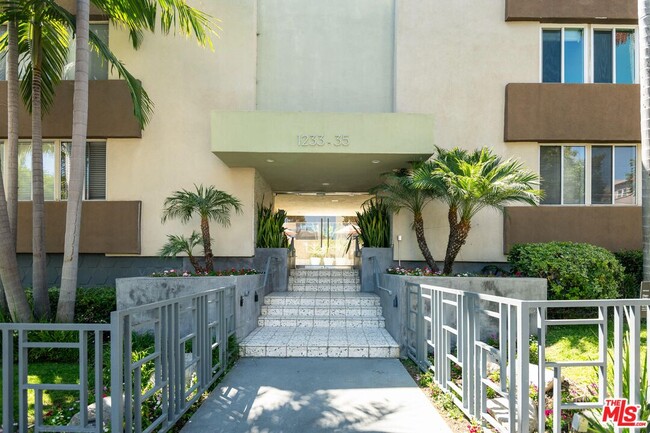Building Photo - 1233 Laurel Ave