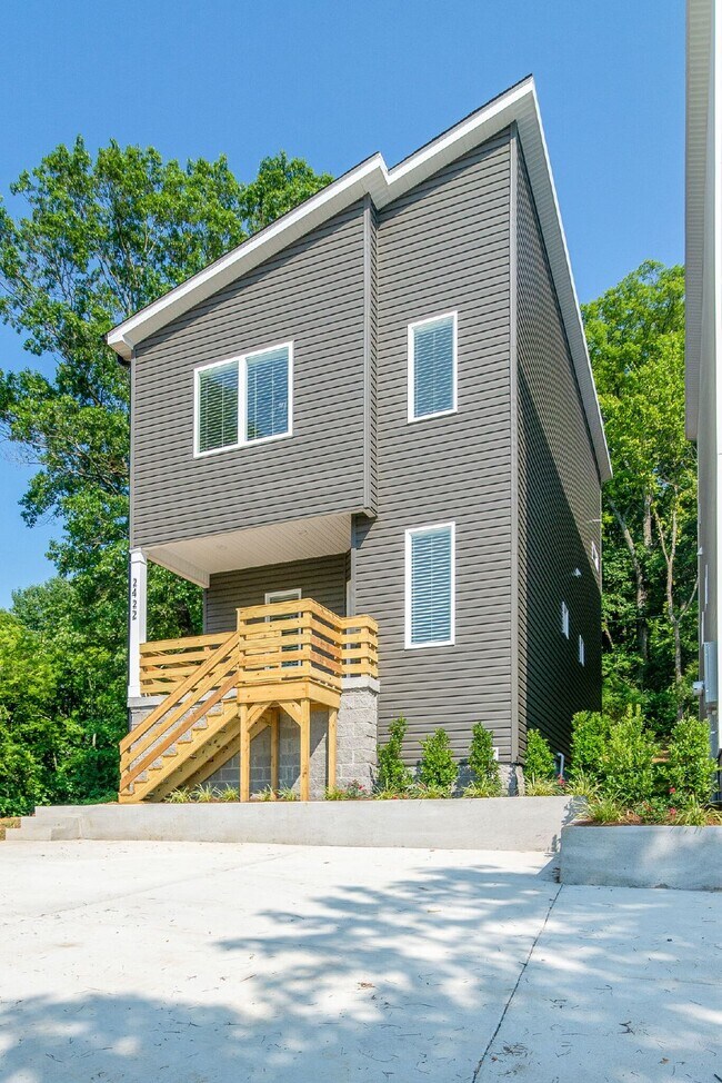 Photo - Amazing 3 bed 2.5 w/fenced yard. 10 min fr... Apartment