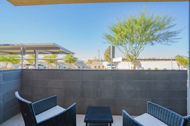 Foto del edificio - 1950 E Broadway Rd