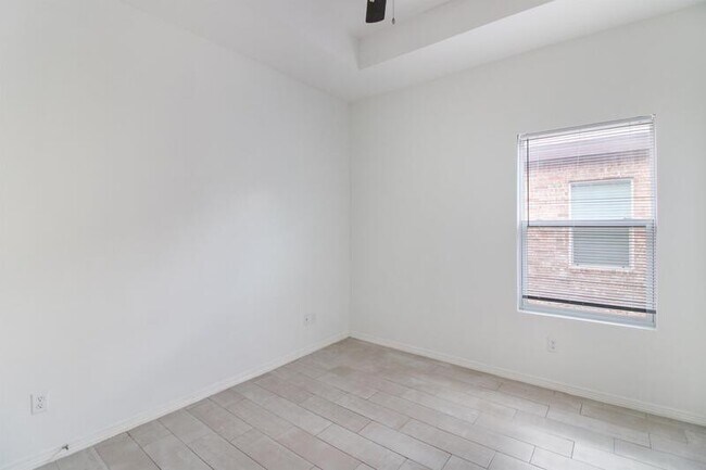 Building Photo - 3606 Valeria Street - 4