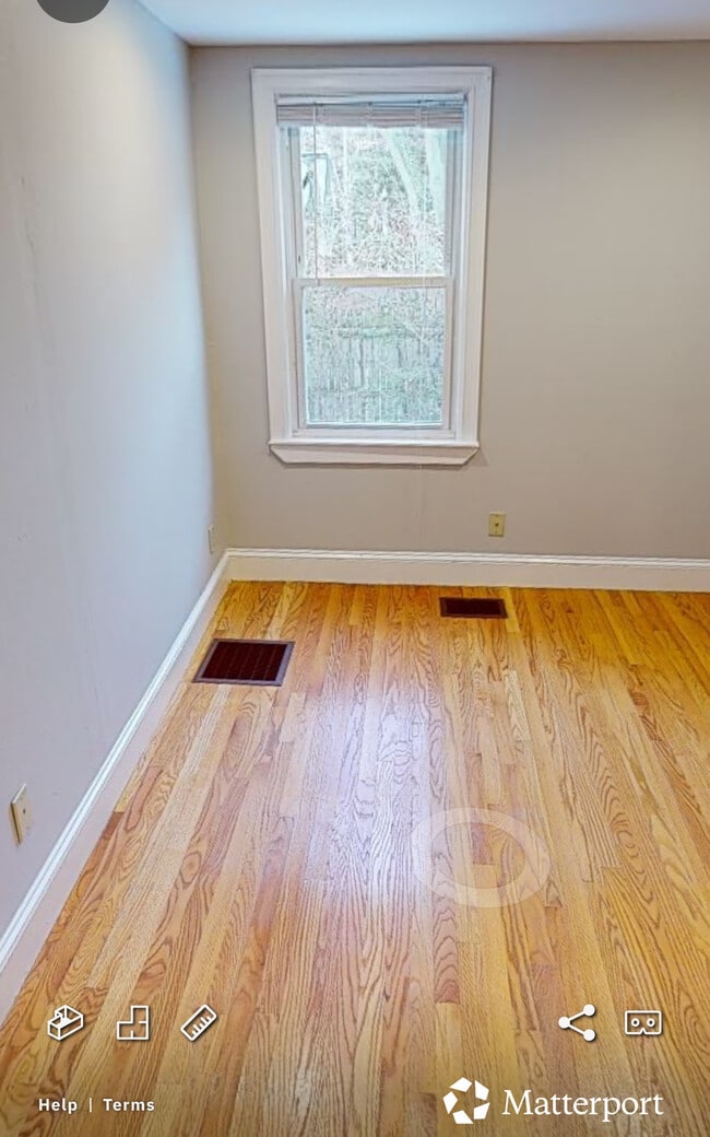 Building Photo - 571 Franklin St