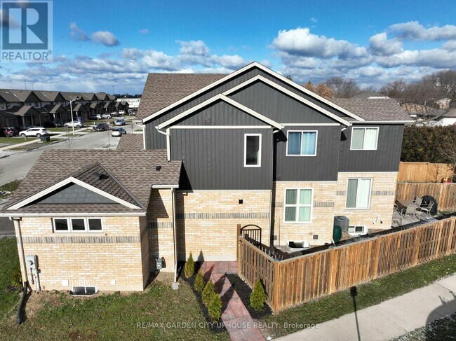 Building Photo - 11 Manhattan Ct.