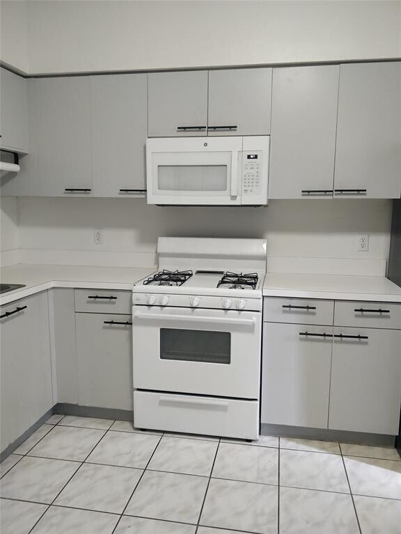 Foto del edificio - 7913 Sanibel Dr