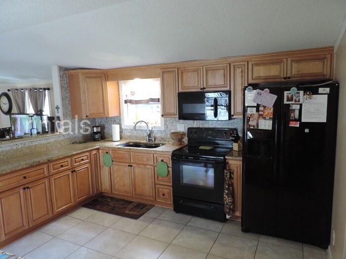Foto principal - Newely remodeled 4 bedroom