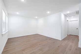 Building Photo - 5718 Eskridge St