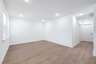 Building Photo - 5718 Eskridge St