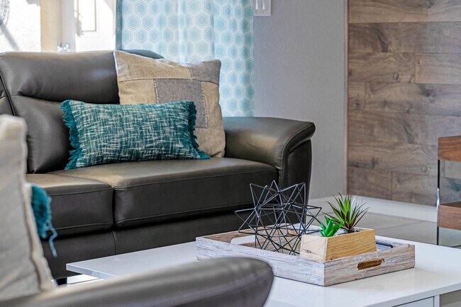 Foto del edificio - 9037 Rhodes St