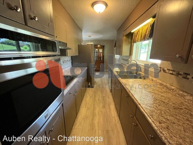 Building Photo - 6 br, 3 bath House - 2332 Janeview Drive