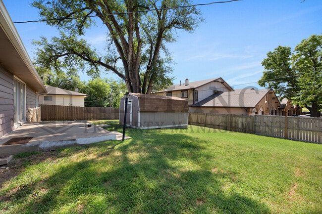 Building Photo - 8403 E Gilbert St