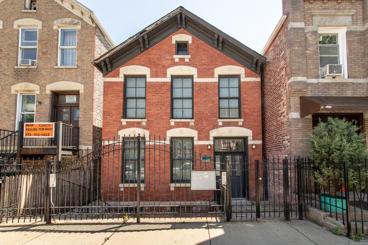 1809 S Carpenter St Apartments in Chicago, IL