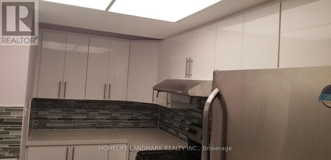 Photo du bâtiment - 1470 Midland Ave