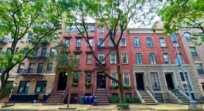 Building Photo - 350 W 21st St