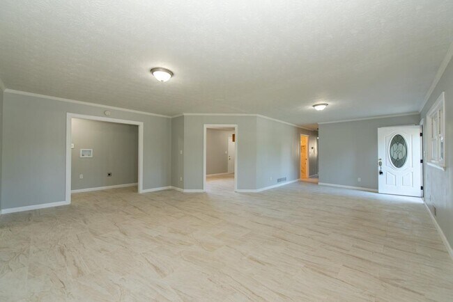 Foto del edificio - 8909 Channing Dr