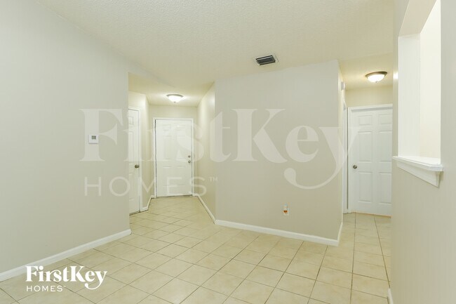 Building Photo - 3021 Caroline Crest Dr E