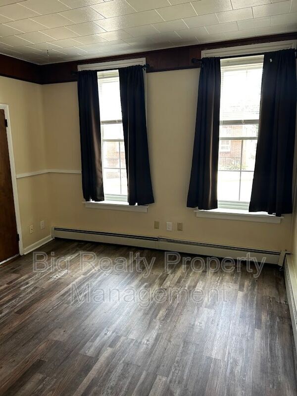 Building Photo - 123 New St