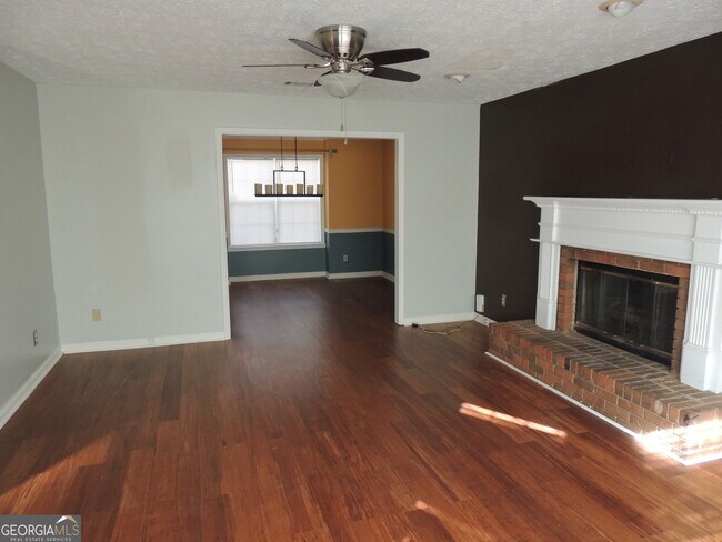 Building Photo - 492 Stonemill Manor