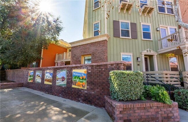 Foto del edificio - 329 S Glendora Ave