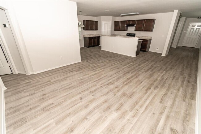 Foto del edificio - 528 Meadow Park Ln