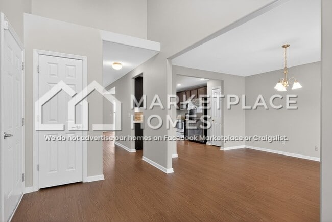 Building Photo - 10 Amber Dr