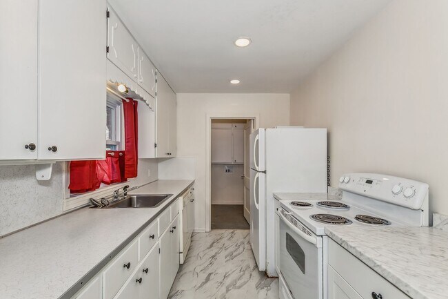 Foto del edificio - Bright and Spacious 2 Bedroom Duplex!