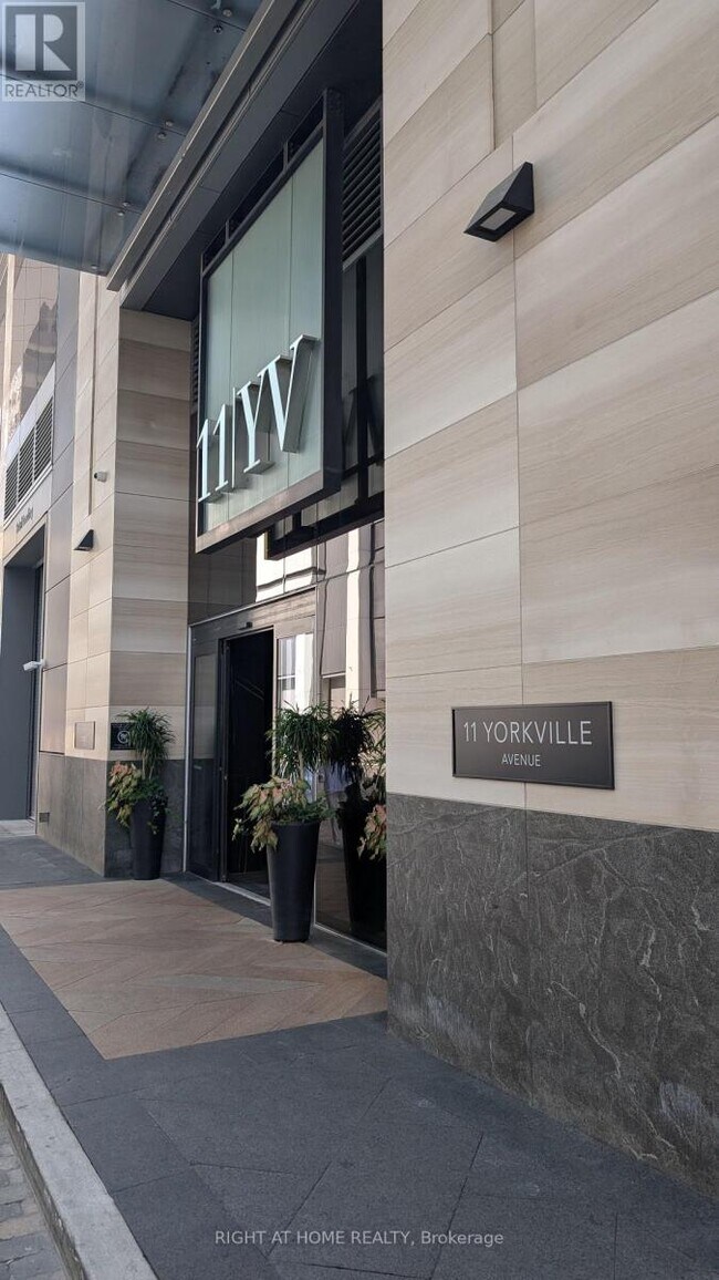 Photo du bâtiment - 11 Yorkville Ave