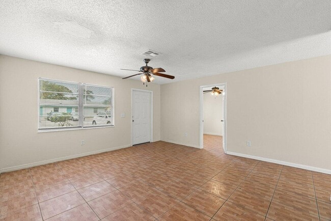 Building Photo - 4871 Gulfstream Rd