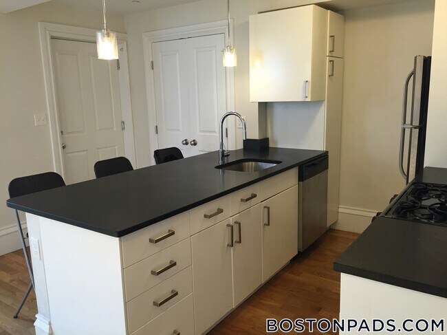 Building Photo - 656 Massachusetts Ave