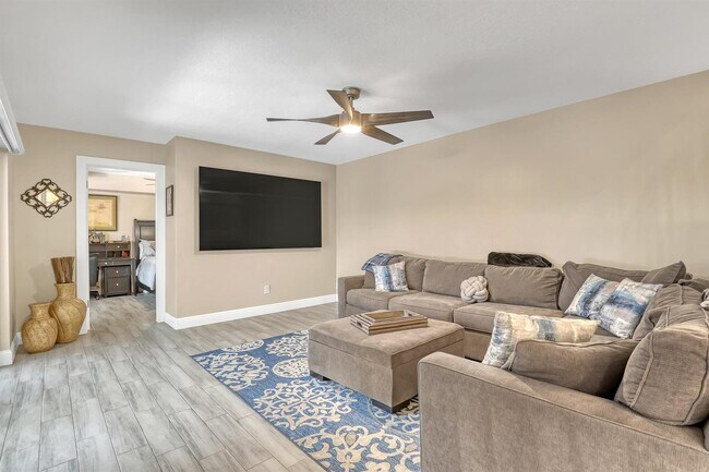 Foto del edificio - 923 Springdale Cir