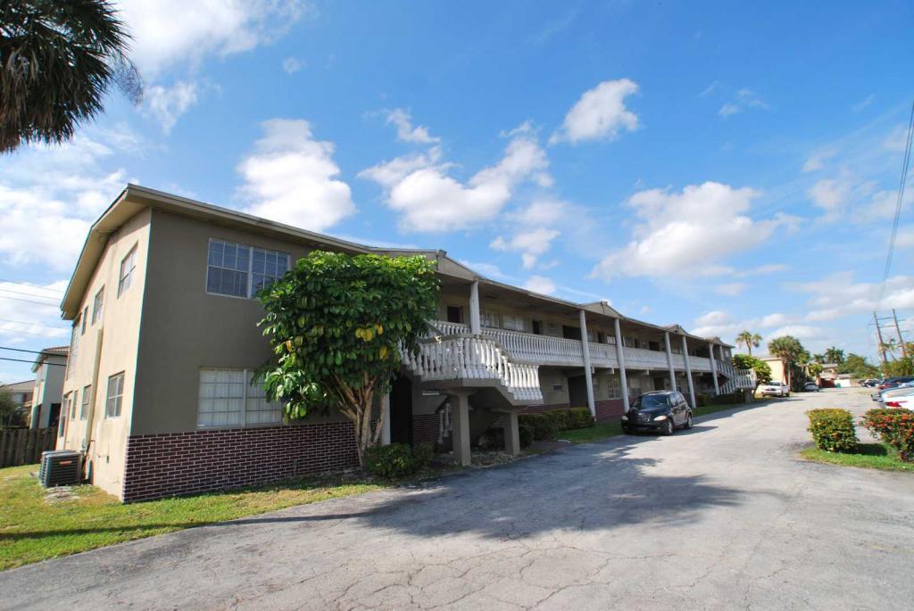 Primary Photo - 20490 NW 7 Ave #12