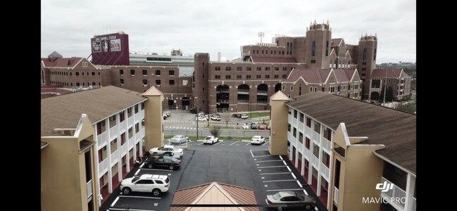 Foto del edificio - 253 Hayden Rd