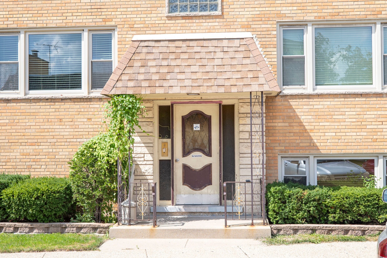 Foto principal - 8101 Grand Ave