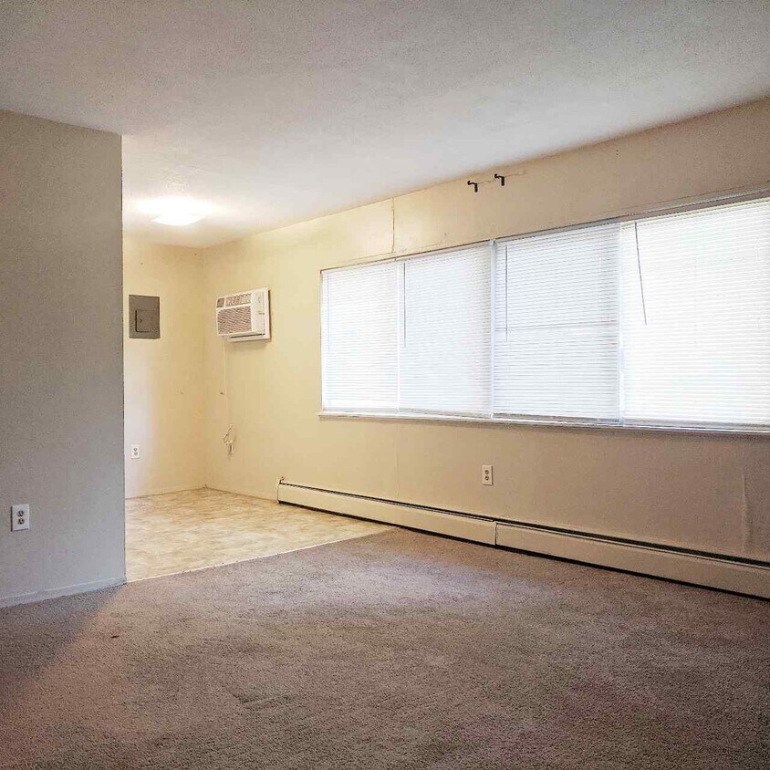 Primary Photo - 300 W Fuller Ave