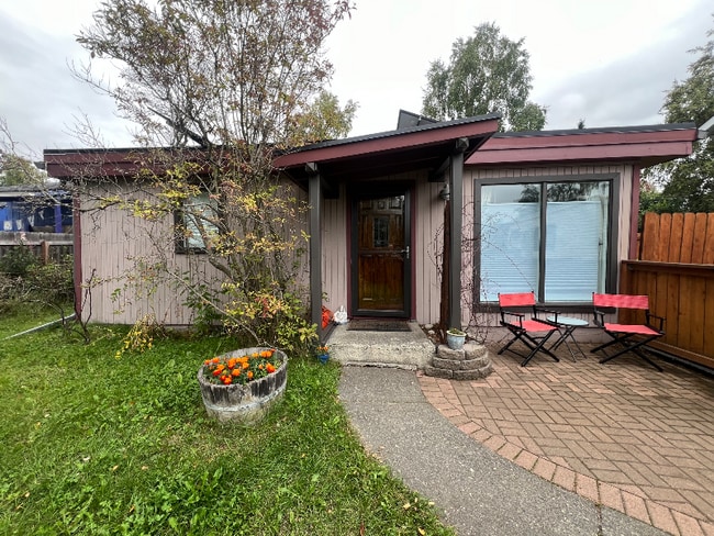 Building Photo - 3209 Lois Dr