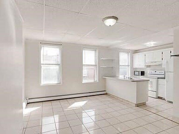 Building Photo - 156 Bennington St