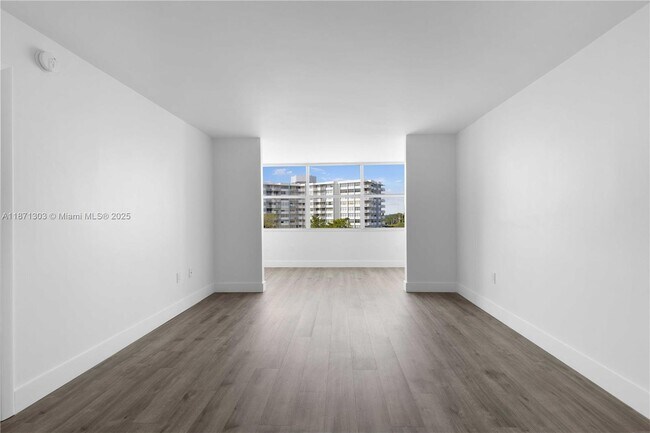 Foto del edificio - 1300 NE Miami Gardens Dr