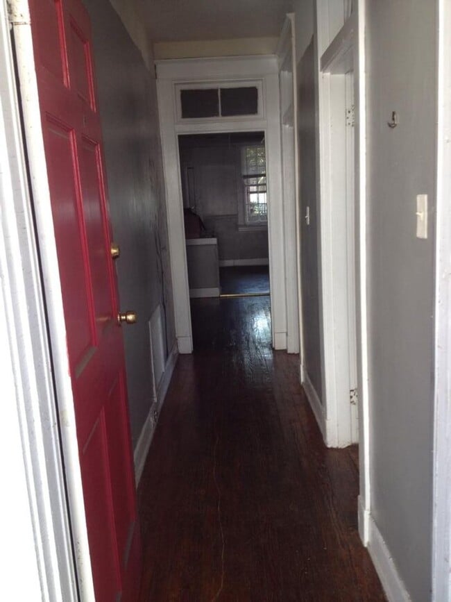 Building Photo - 121 S Stafford Ave