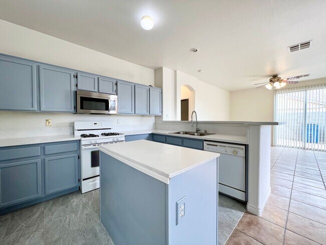 Building Photo - 3BD/2BA SINGLE STORY FOR RENT!