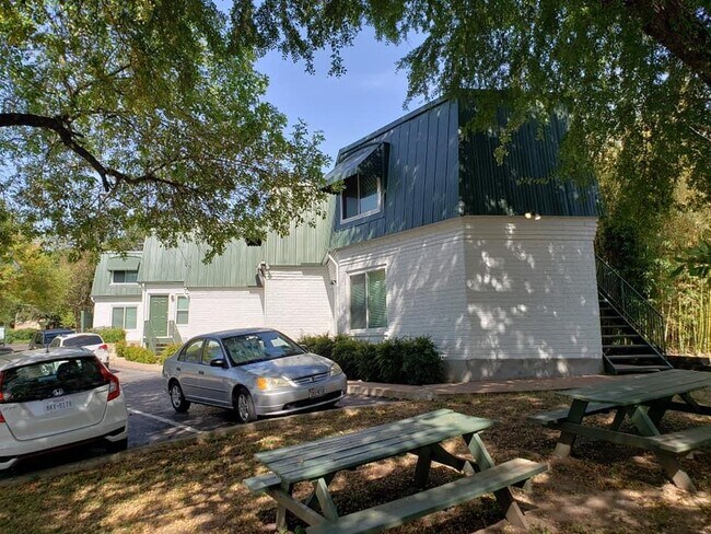 Building Photo - 1611 W 39th 1/2 St