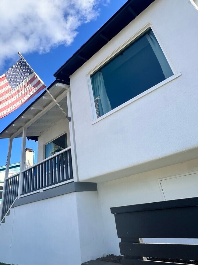 Foto del edificio - Perfect Point Loma Home! adorable 2 bed, 2 bath home with spacious yard! Don't miss out!!