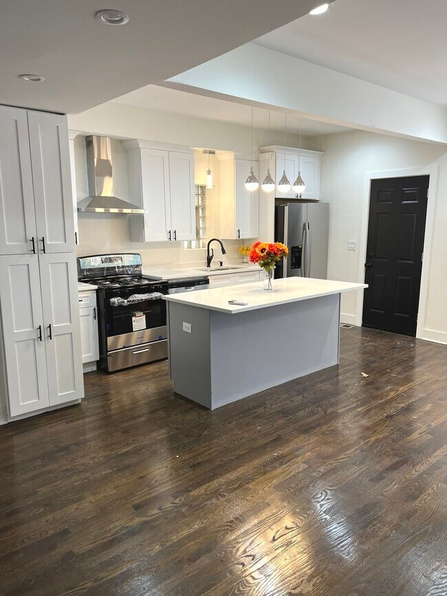 Foto del edificio - 6553 S Eberhart Ave