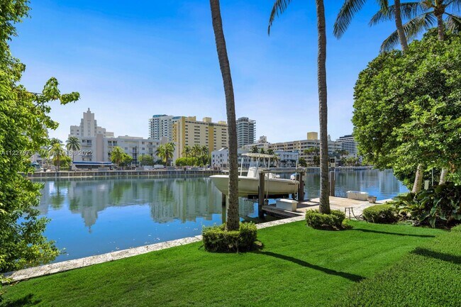 Building Photo - 3681 Flamingo Dr