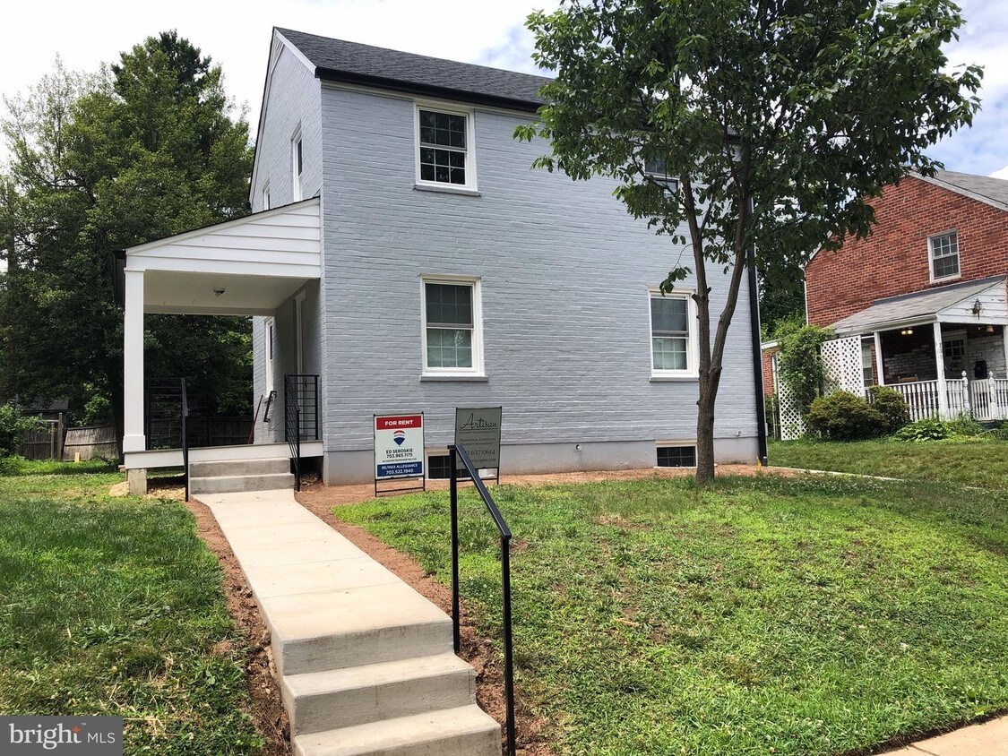 Primary Photo - 226 N Granada St