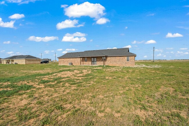 Building Photo - Country Living In Idalou ISD!