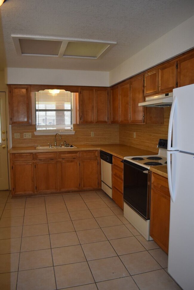 Foto del edificio - 907 Crymes Ln